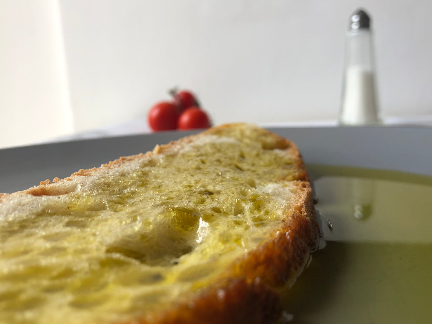 Bruschetta con olio extravergine di oliva Umbro estratto a freddo